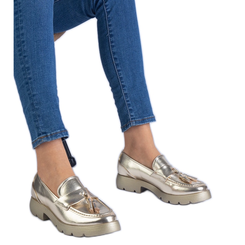 Gyllene metalliska klassiska skor med fransar