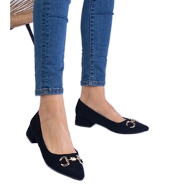 Svarta pumpar från Ekozamsz med en gyllene dekoration