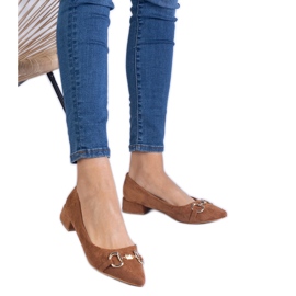 Bruna pumpar från Ekozamsz med en gyllene dekoration