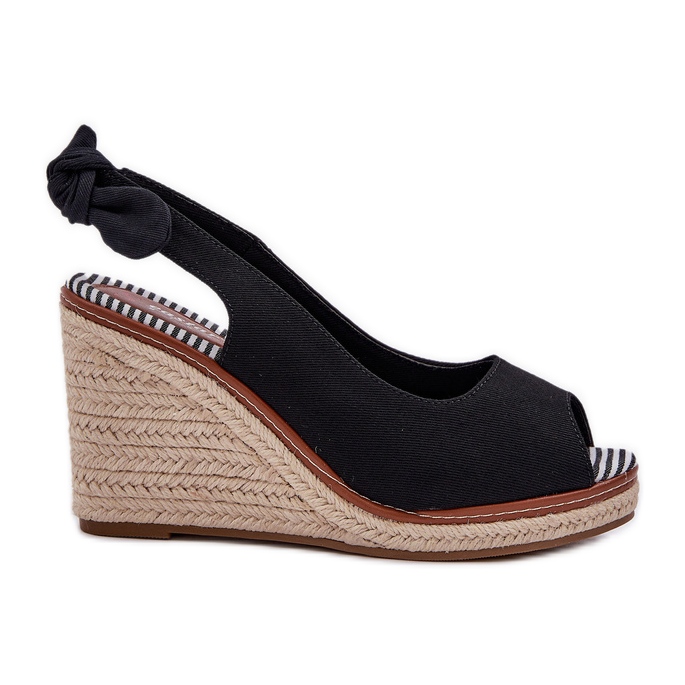 Svarta sandaler på kilklack med fläta