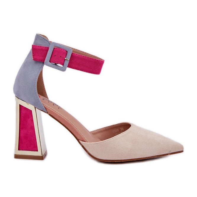 Sandaler på pelaren med spetsiga tår lätta tiggare beige