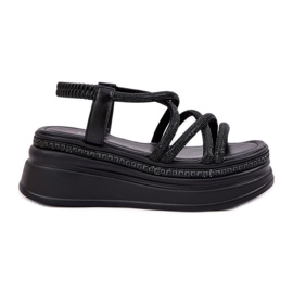 Sandaler på en massiv plattform med svarta ränder