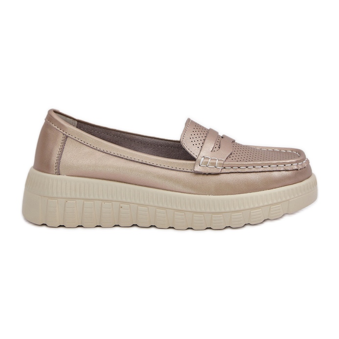 Kvinnors OpenWork -läderfel på plattformen och Champagne -kilarna gyllene