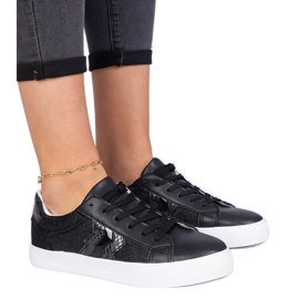 Svarta sneakers med ett djurmotiv dekorerat med glitter