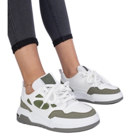Gröna kvinnors sneakers med massiva snören