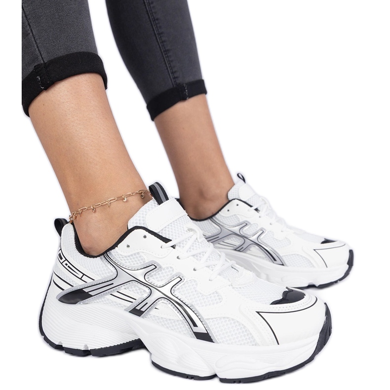 Svarta damsneakers med massiv sula vit