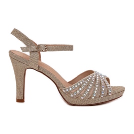 Sandaler på en stift med dekoration och glitter D&amp;A MR1038-33 guld gyllene