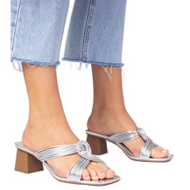 Silver eleganta flip flops på blocket