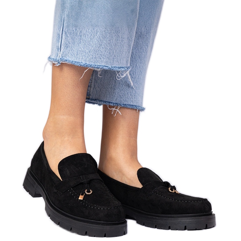 Svarta loafers från Ekozamsz med dekoration