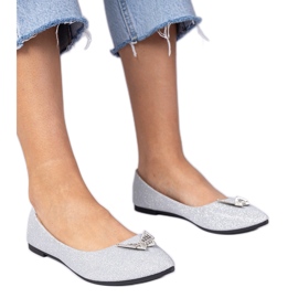 Silver kvinnors glitter ballerinas med en fjäril