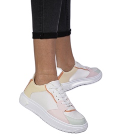 Vita och gula sportsneakers från Eco-Leather