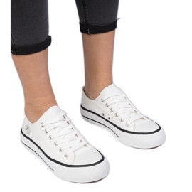 Vita klassiska kvinnors sneakers