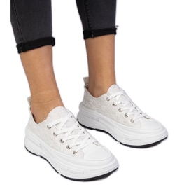Vita kvinnors spetsar sneakers