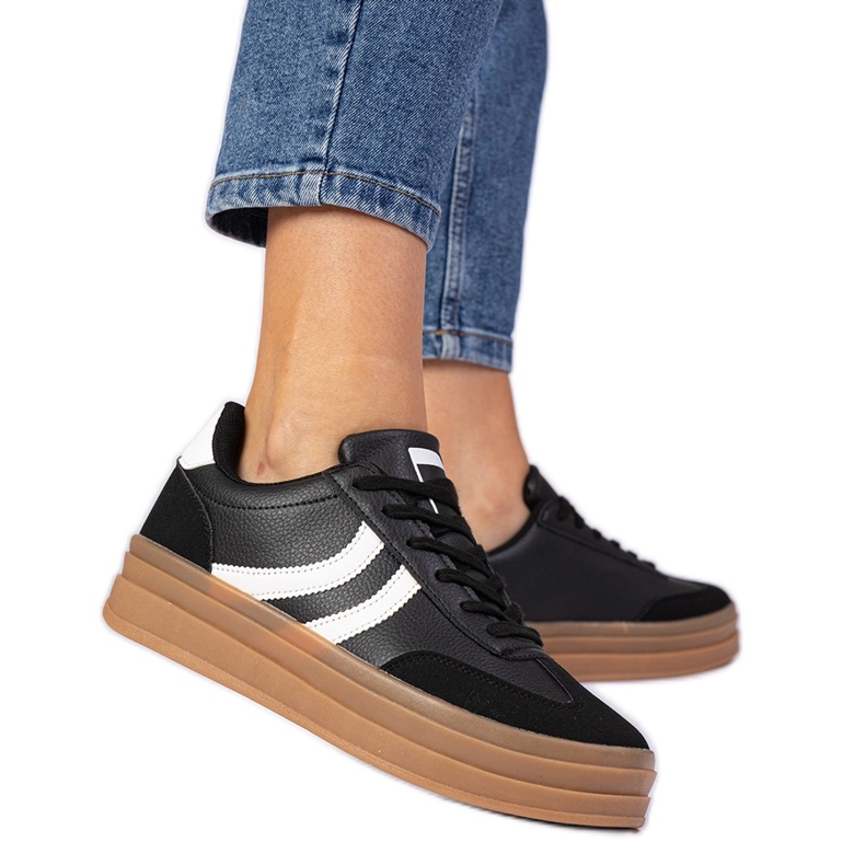 Svarta sneakers kvinnors sneakers på plattformen