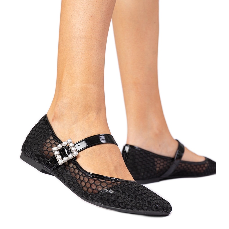 Svart mesh -ballerinor med en klämma och kristall