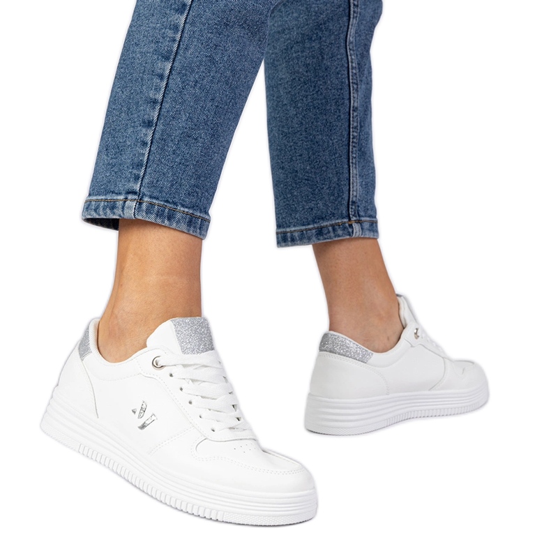 Kvinnors vita sneakers med silverglitter