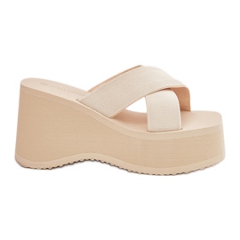 Kvinnors flip flops på kil och plattform beige