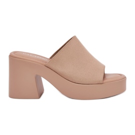 Kvinnors tofflor på Khaki -posten och plattformen beige