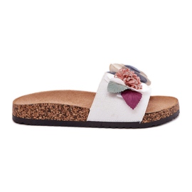 Kvinnors flip flops med blommor på en korkplattform vit
