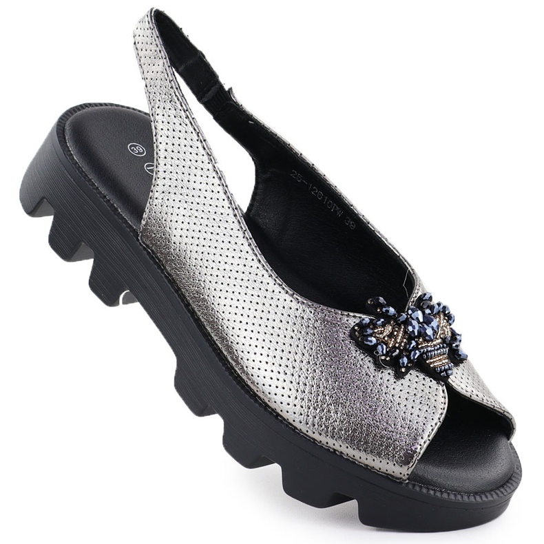 Kvinnors sandaler på plattformen perforerad metallisk silverpotocki SZ12610 silver-