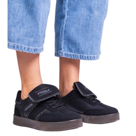 Svarta plattformssneakers med sömmar