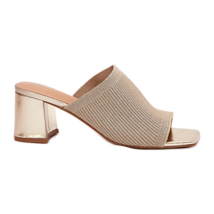 Kvinnors klackar med gyllene pistil