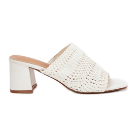 Kvinnors flip flops med vita klackar