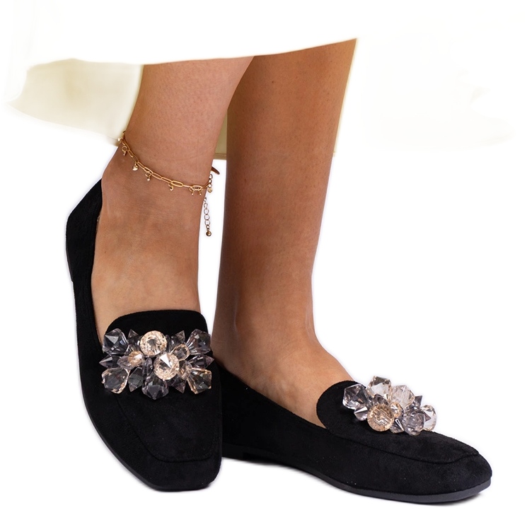 Svarta loafers dekorerade med kristaller