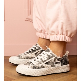 Svarta kvinnors sneakers sport sneakers