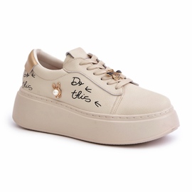 Vinceza Kvinnors lädersneakers på plattformen med stift och inskriptionen Vincez 89102 Beige