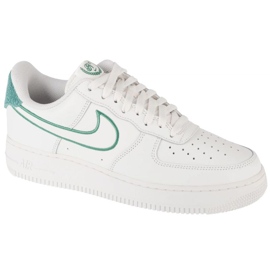 Nike Air Force 1 07 LV8 FN8349-100 skor vit
