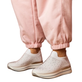 Vita kvinnors sneakers på plattformen med zirkoner