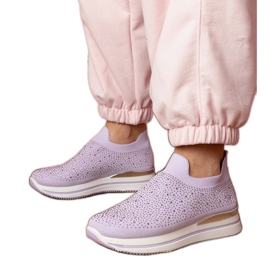 Lila kvinnors sneakers på plattformen med zirkoner purpur