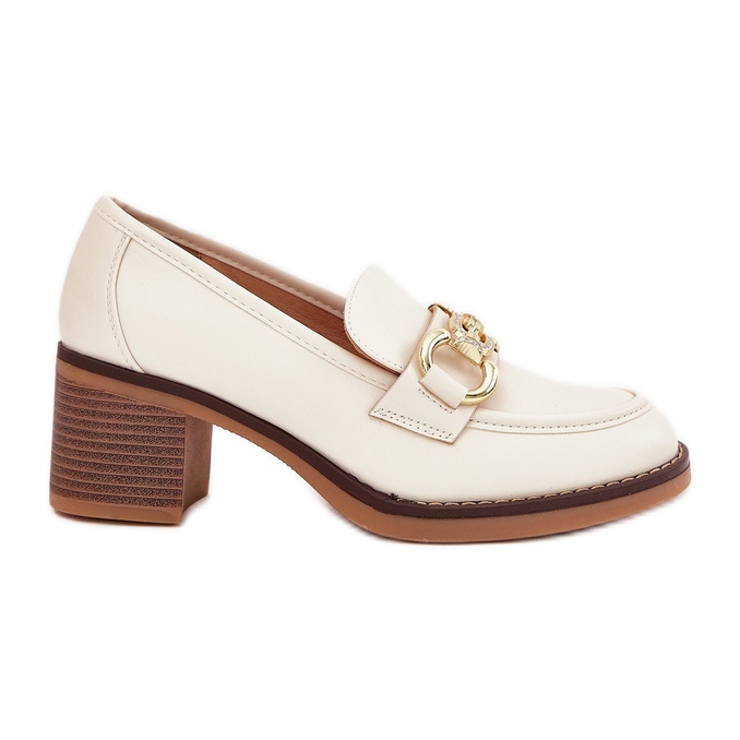 Kvinnor med en gyllene detalj med beige klackar