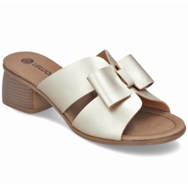 Kvinnors läderflip flops på Złote Remonte R8759-90 block gyllene