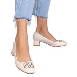 Beige låghelade pumpar med zirkoner