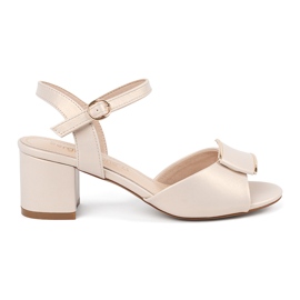 Sergio Leone Sandaler på pelaren hos kvinnor med ett öppet ljus som tigger hälen beige