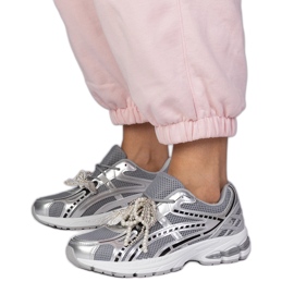 Silver sneakers med löstagbara dekorationer silver-