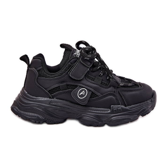 Barns sneakers på den svarta plattformen