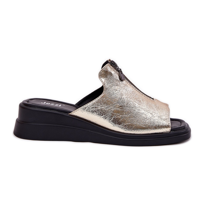 Kvinnakilar med en kil med ett gyllene slott