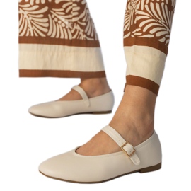 Beige kvinnors ballerinas med ett spänne