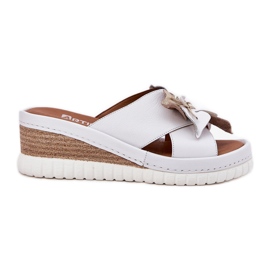 Kvinnors läderkilar med dekorativ blommartiker 52C0537 Vit