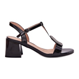 Vinceza Läder lackerade kvinnosandaler på stolpen med dekorationen av Vincez 91134 svart