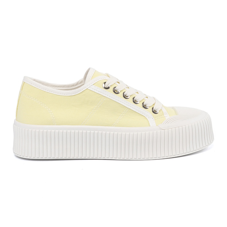 Shelvt Gula snörda sneakers på en tjock sula