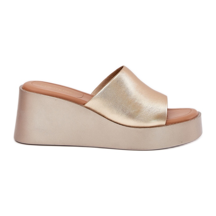 Inna Kvinnors flip flops på en kil eko läder gyllene