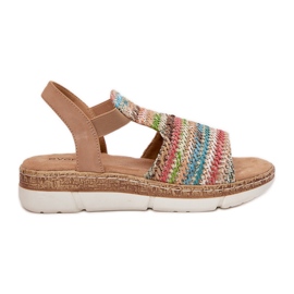 EVento Kvinnors sandaler med en mångfärgad flätning beige