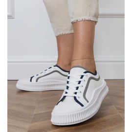 Kvinnors vita sneakers på plattformen