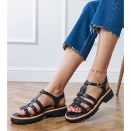 Svarta gladiatorsandaler med ett spänne