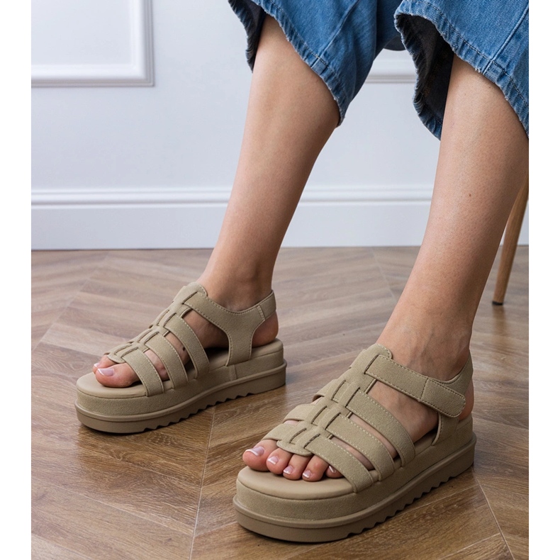 Dark Beige Gladiator Sandals på plattformen