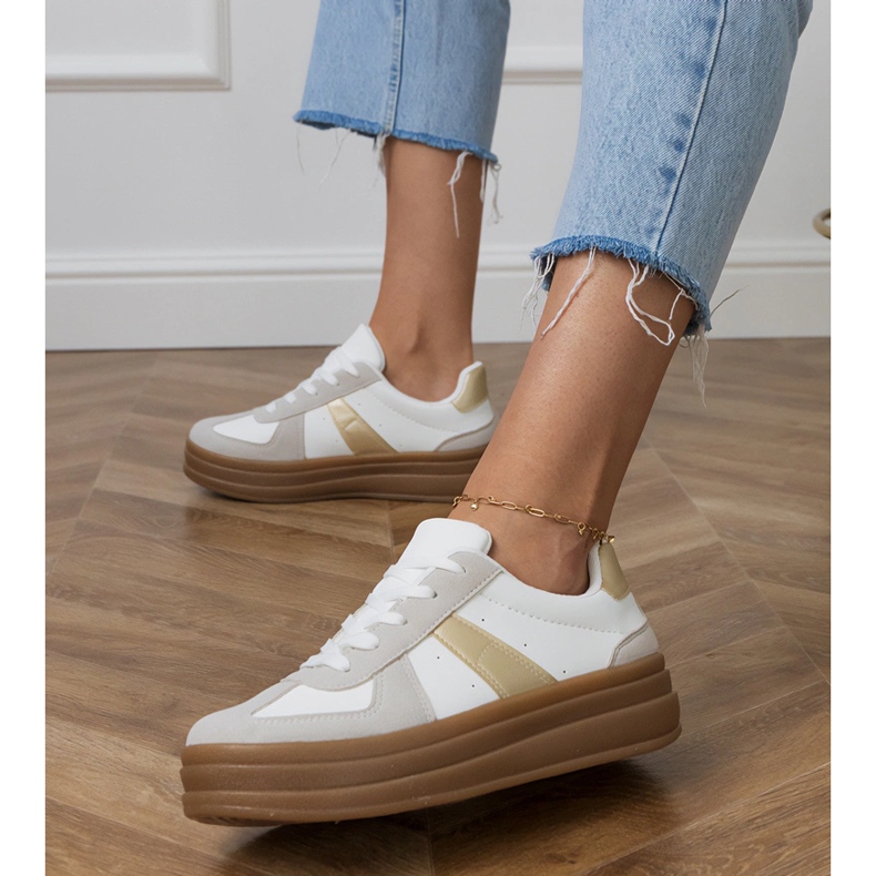 Kvinnors vita sneakers på plattformen